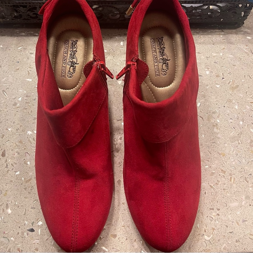 Coach and Four Heels 8.5